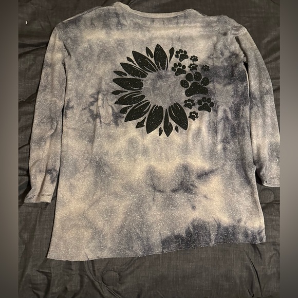 I made the print on the back, I love the shirt just doesn’t fit anymore! - Picture 3 of 5